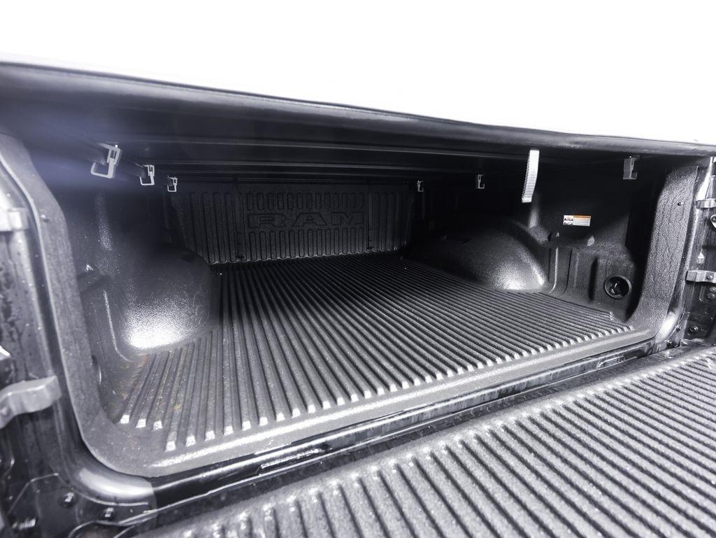 RAM 1500 Big Horn 4x4 Crew Cab 5'7" Box 2024