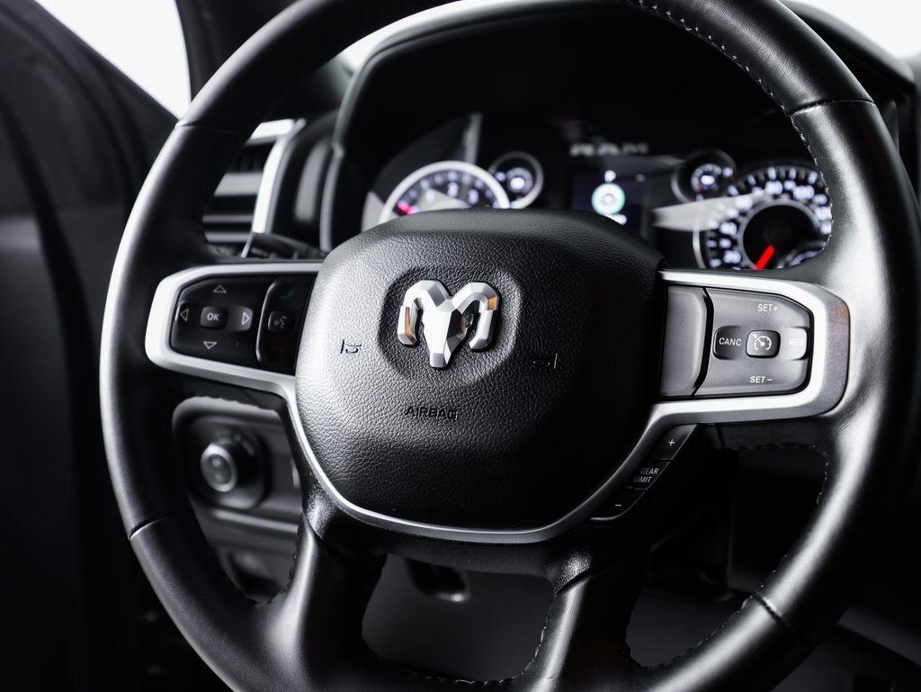 RAM 1500 Big Horn 4x4 Crew Cab 5'7" Box 2024