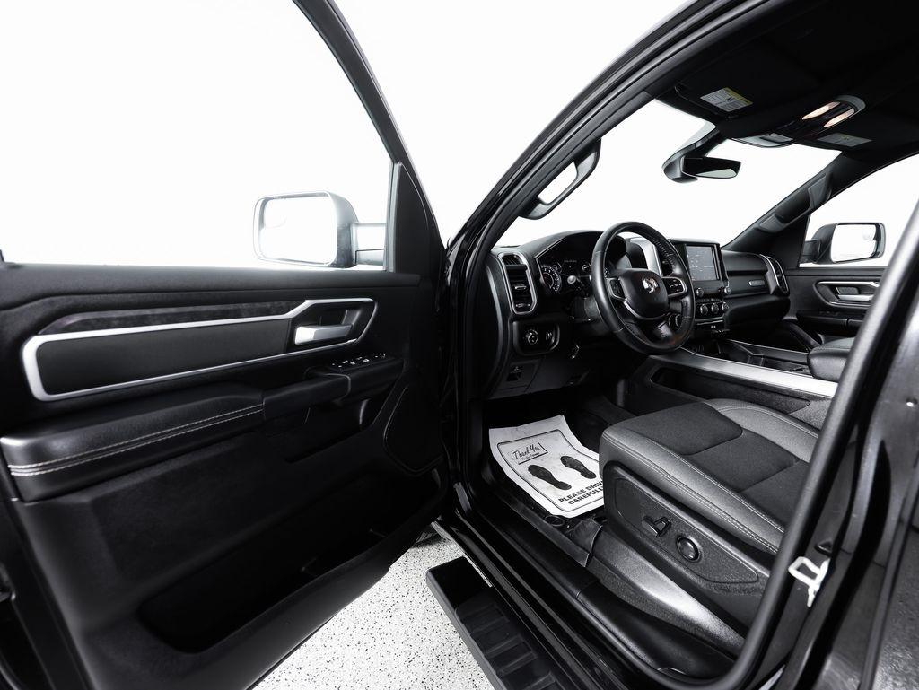 RAM 1500 Big Horn 4x4 Crew Cab 5'7" Box 2024