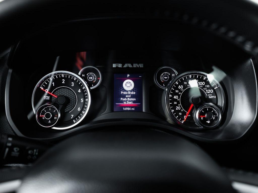 RAM 1500 Big Horn 4x4 Crew Cab 5'7" Box 2024