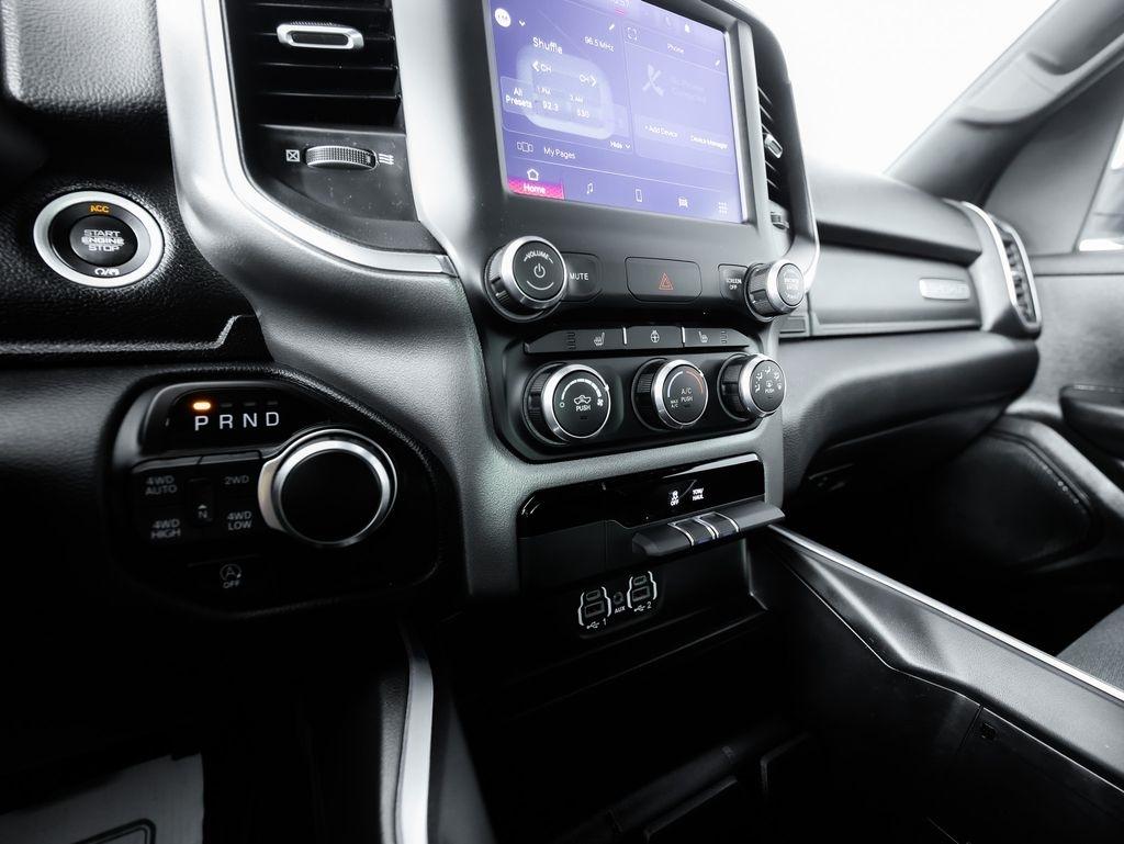 RAM 1500 Big Horn 4x4 Crew Cab 5'7" Box 2024