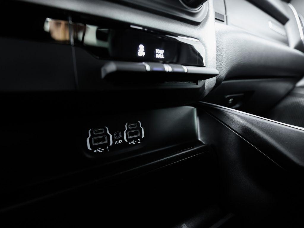 RAM 1500 Big Horn 4x4 Crew Cab 5'7" Box 2024