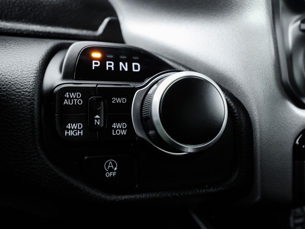 RAM 1500 Big Horn 4x4 Crew Cab 5'7" Box 2024