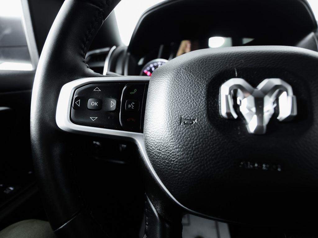 RAM 1500 Big Horn 4x4 Crew Cab 5'7" Box 2024