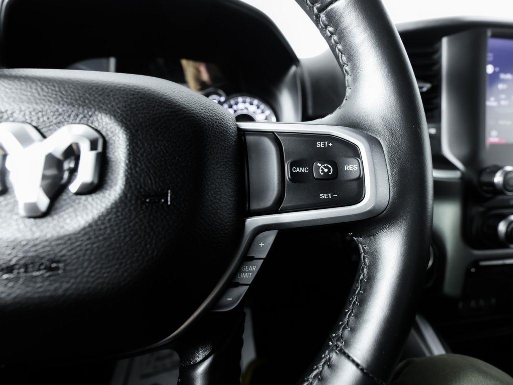 RAM 1500 Big Horn 4x4 Crew Cab 5'7" Box 2024