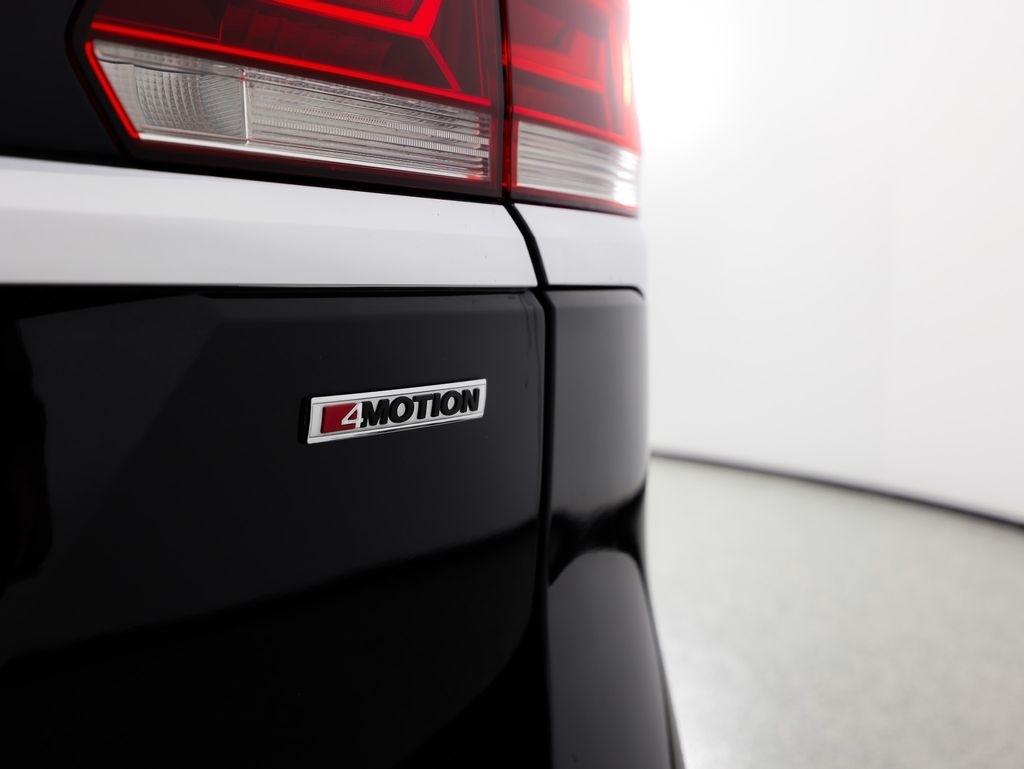 Volkswagen Atlas 2021.5 3.6L V6 SE w/Technology R-Line 4MOTION 2021