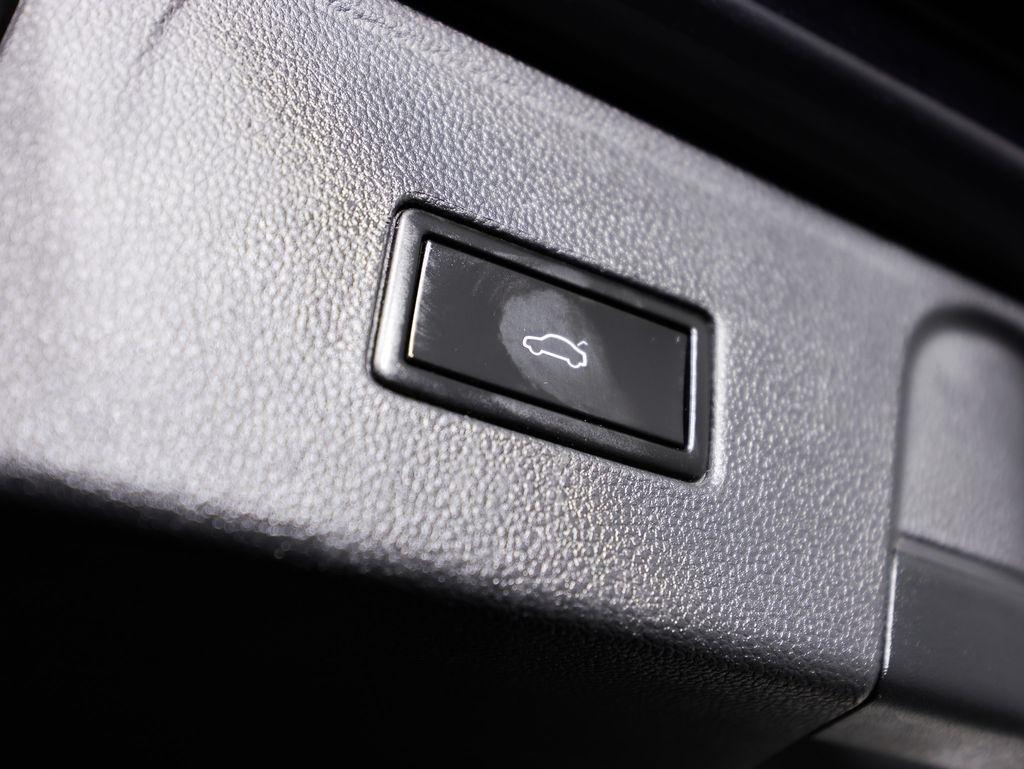 Volkswagen Atlas 2021.5 3.6L V6 SE w/Technology R-Line 4MOTION 2021