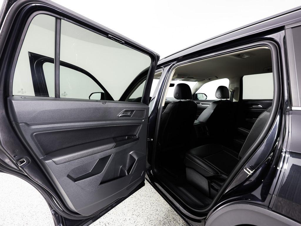 Volkswagen Atlas 2021.5 3.6L V6 SE w/Technology R-Line 4MOTION 2021