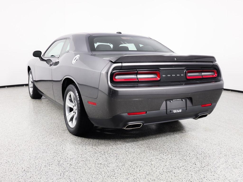 Dodge Challenger SXT RWD 2021