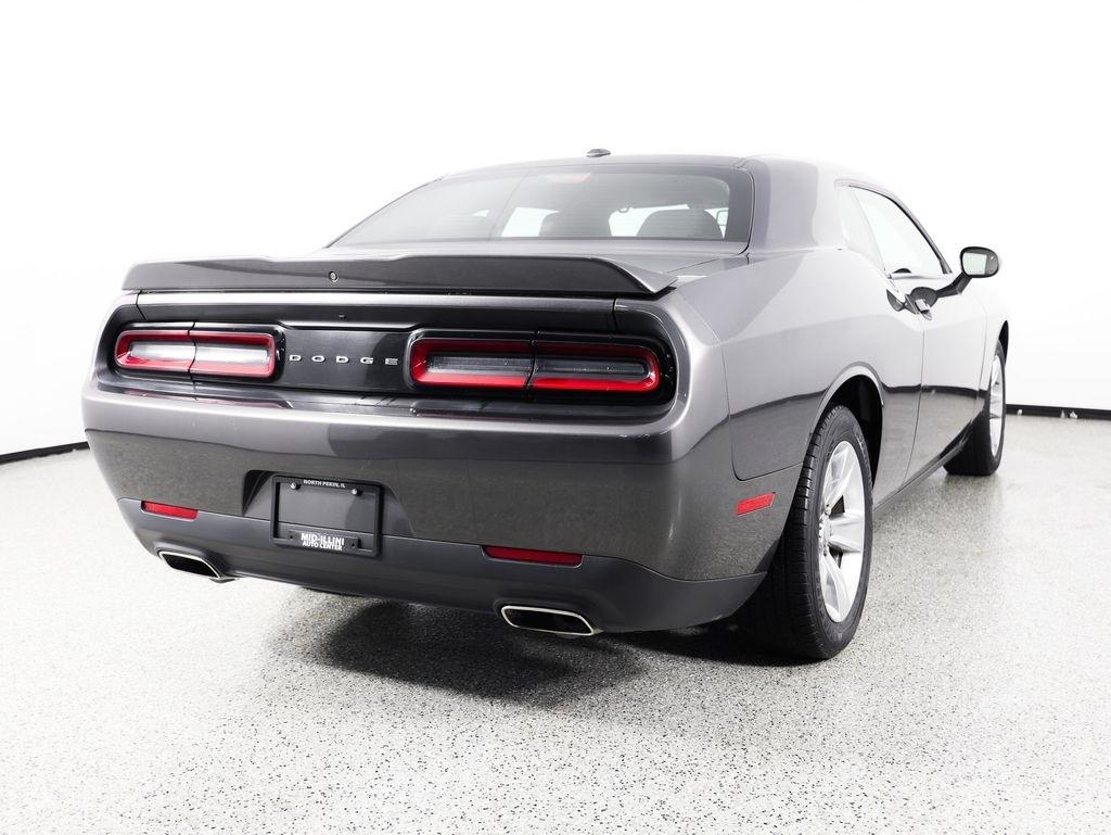 Dodge Challenger SXT RWD 2021