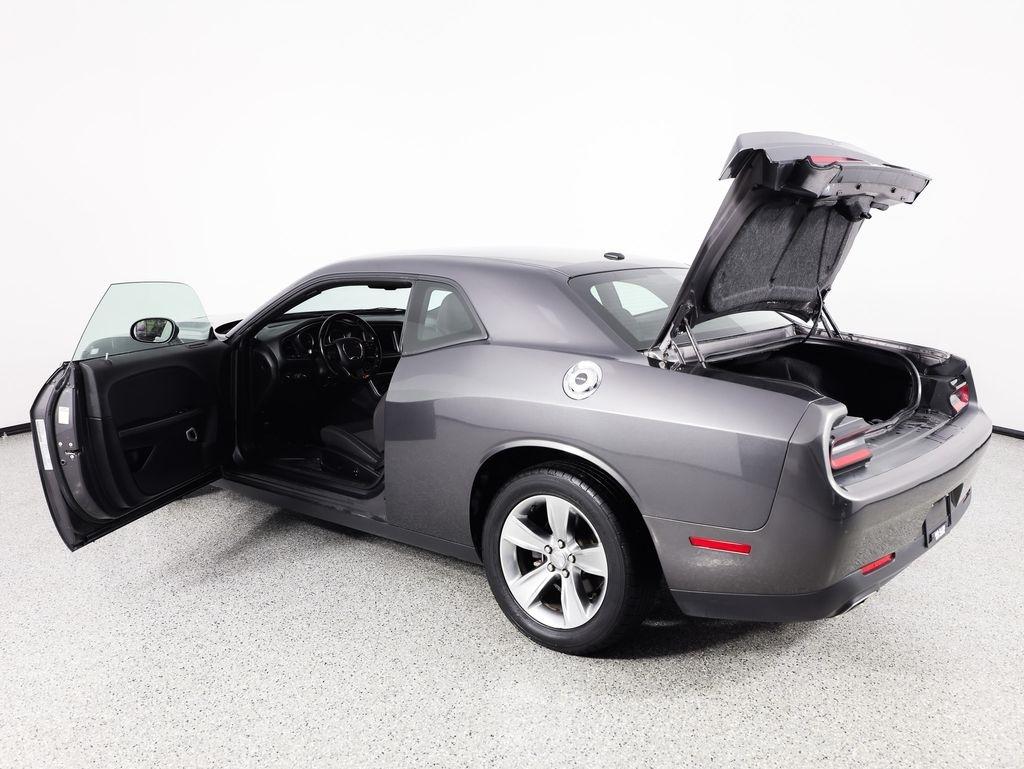 Dodge Challenger SXT RWD 2021