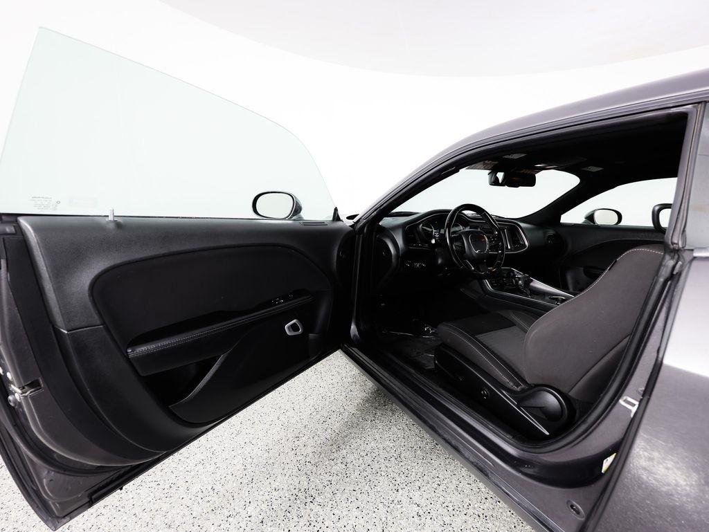 Dodge Challenger SXT RWD 2021