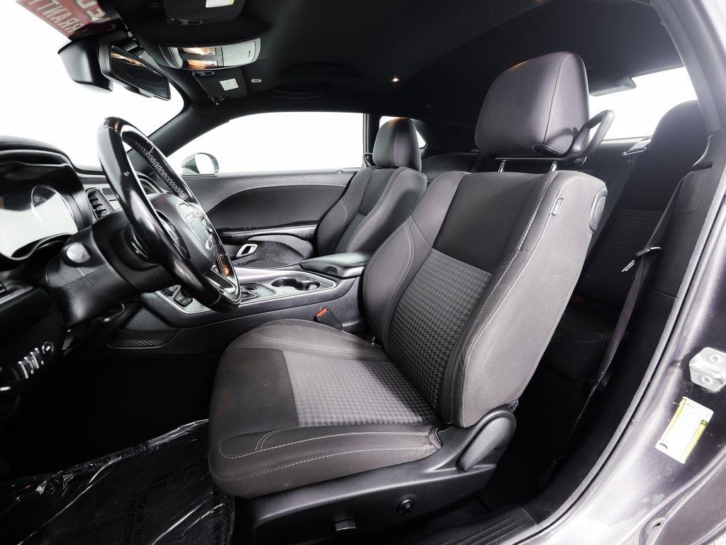 Dodge Challenger SXT RWD 2021