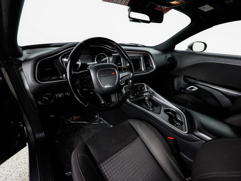 Dodge Challenger SXT RWD 2021