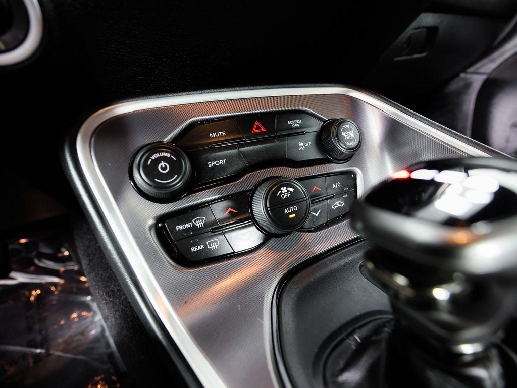 Dodge Challenger SXT RWD 2021