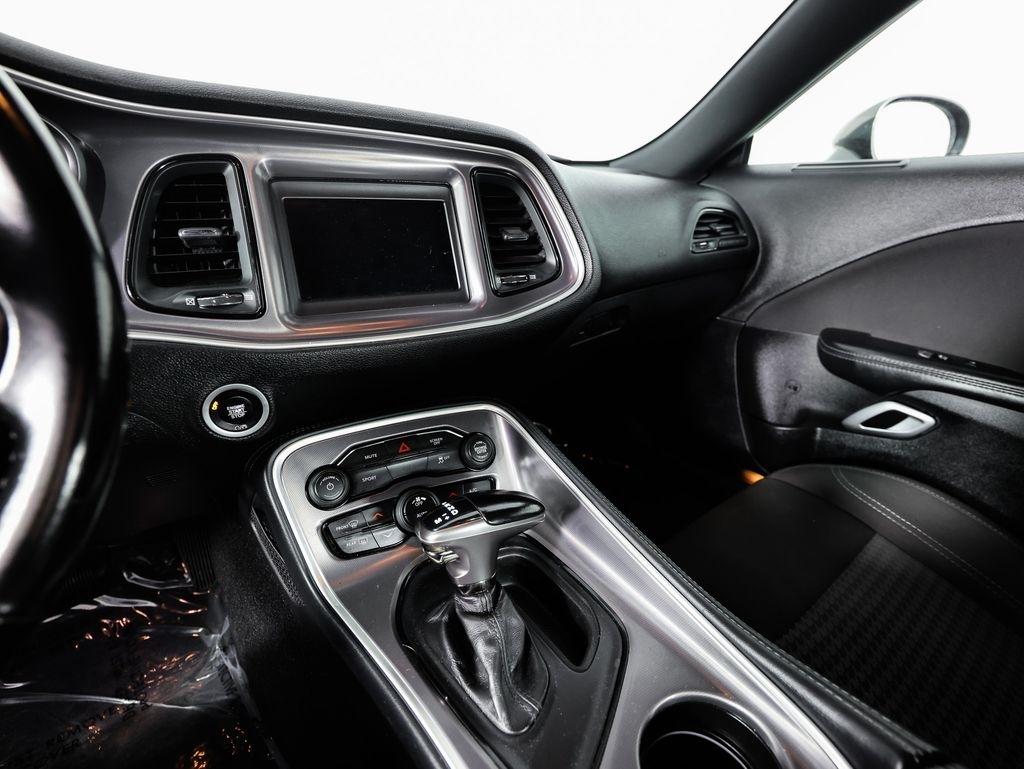 Dodge Challenger SXT RWD 2021