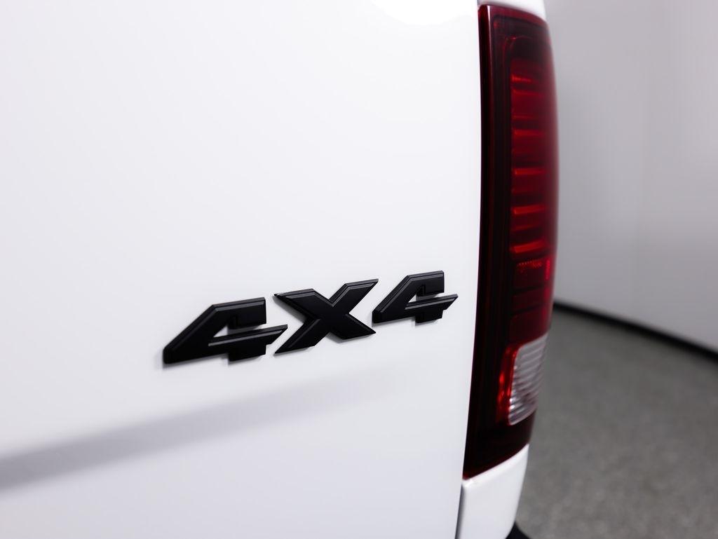 RAM 1500 Classic Warlock 4x4 Crew Cab 5'7" Box 2024