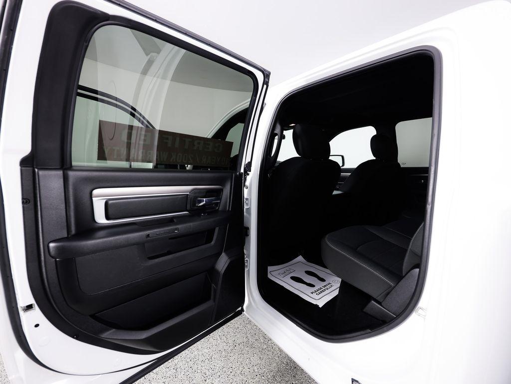 RAM 1500 Classic Warlock 4x4 Crew Cab 5'7" Box 2024