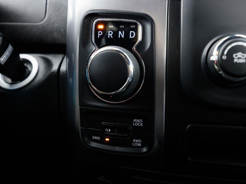 RAM 1500 Classic Warlock 4x4 Crew Cab 5'7" Box 2024