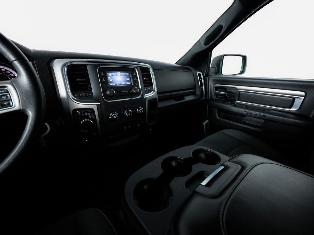 RAM 1500 Classic Warlock 4x4 Crew Cab 5'7" Box 2024