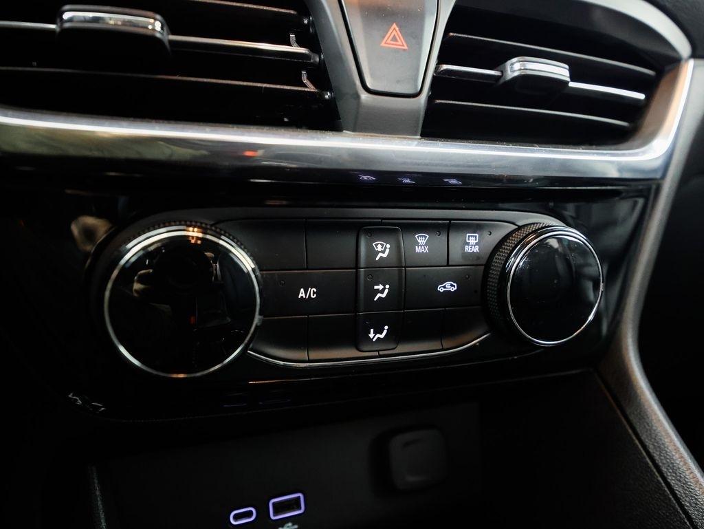 Buick Encore GX AWD 4dr Sport Touring 2024