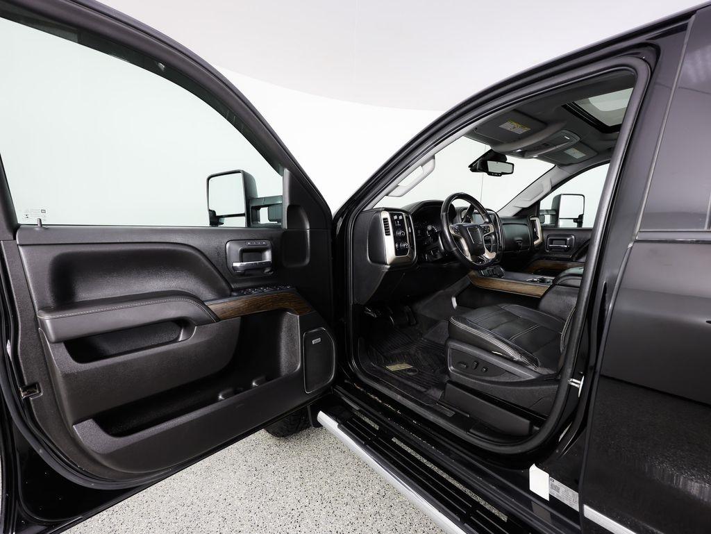 GMC Sierra 2500HD 4WD Crew Cab 153.7" Denali 2018