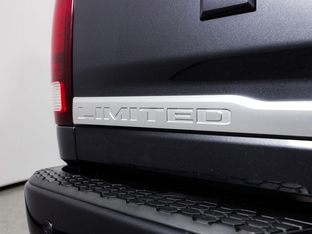 RAM 1500 Limited 4x4 Crew Cab 5'7" Box *Ltd Avail* 2018