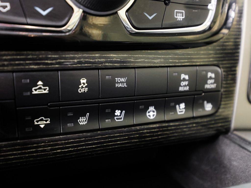 RAM 1500 Limited 4x4 Crew Cab 5'7" Box *Ltd Avail* 2018