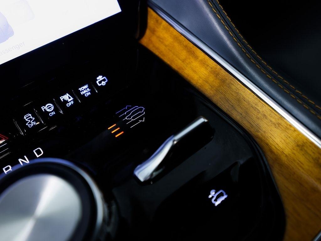 Jeep Grand Wagoneer L Series III 4x4 2024