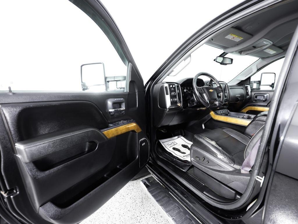 Chevrolet Silverado 2500HD Built After Aug 14 4WD Crew Cab 153.7" LTZ 2015