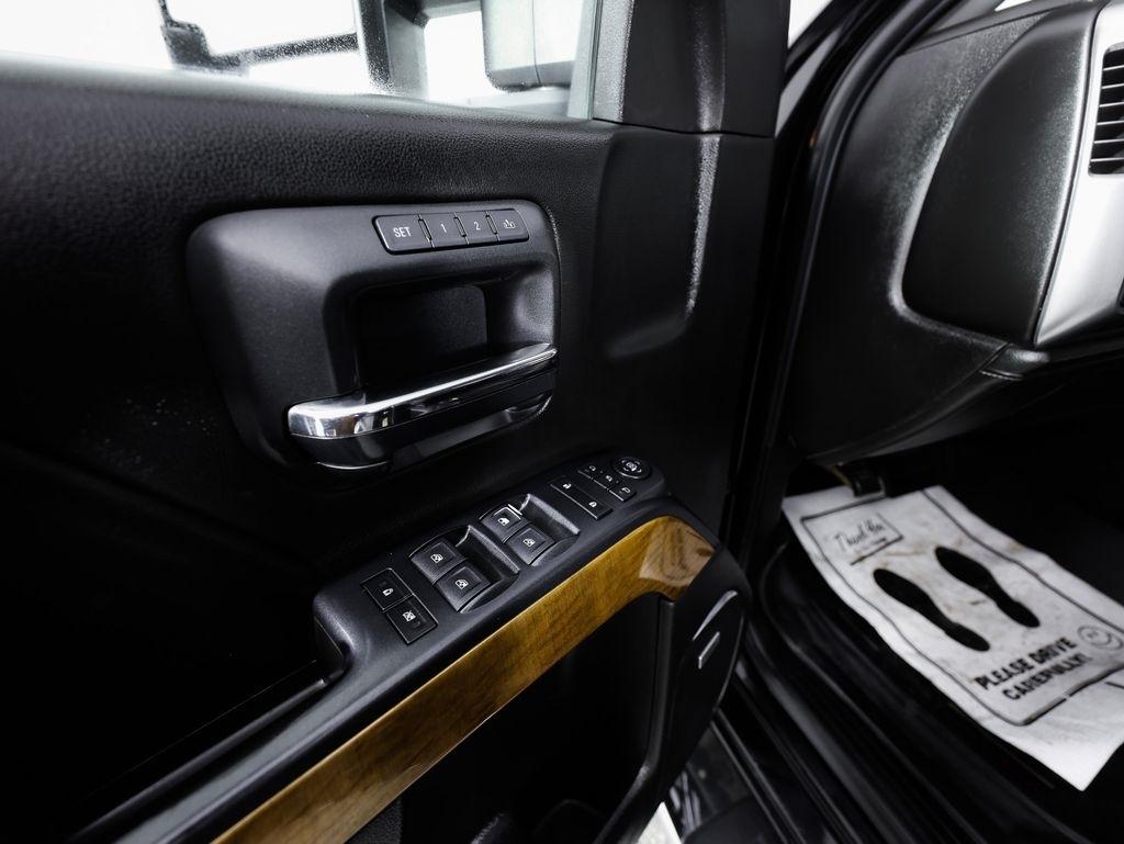 Chevrolet Silverado 2500HD Built After Aug 14 4WD Crew Cab 153.7" LTZ 2015