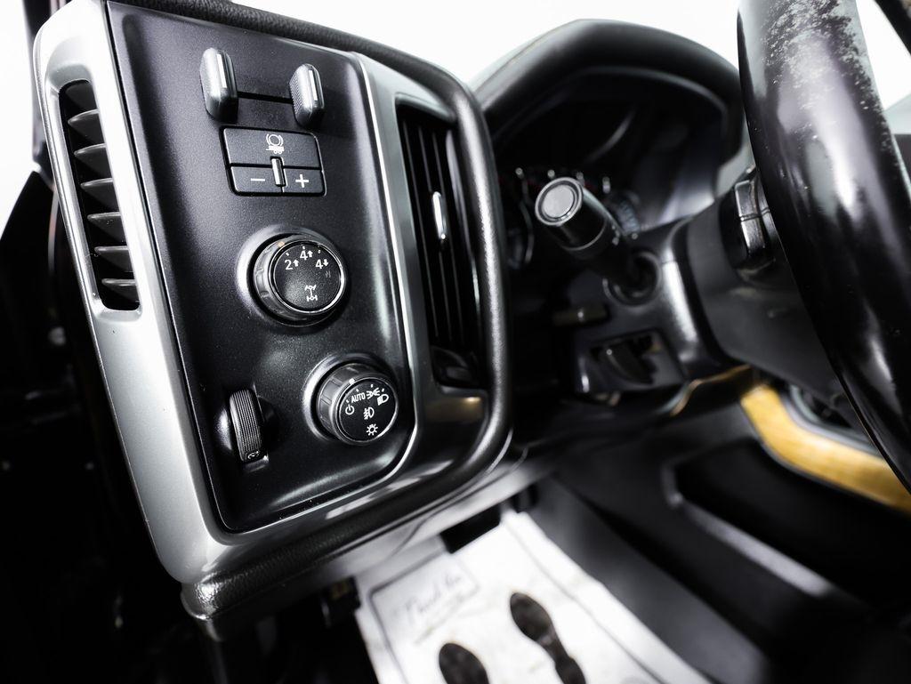 Chevrolet Silverado 2500HD Built After Aug 14 4WD Crew Cab 153.7" LTZ 2015