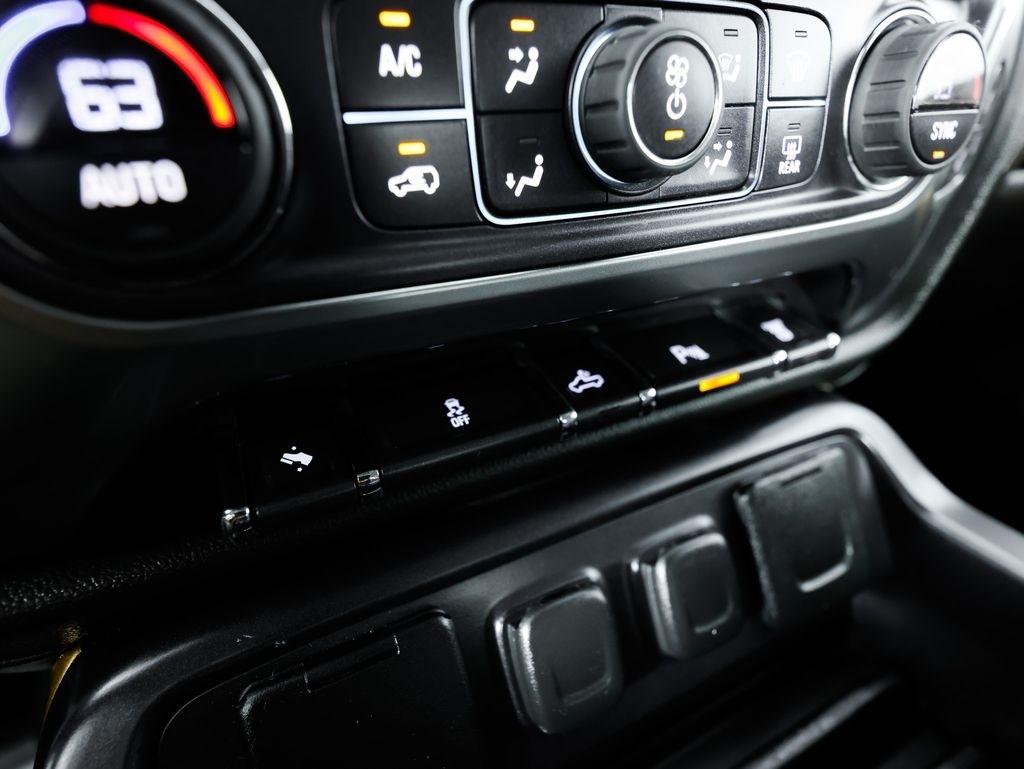 Chevrolet Silverado 2500HD Built After Aug 14 4WD Crew Cab 153.7" LTZ 2015