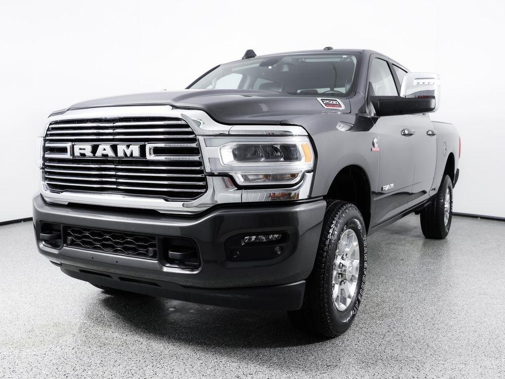RAM 2500 Laramie 4x4 Crew Cab 6'4" Box 2024