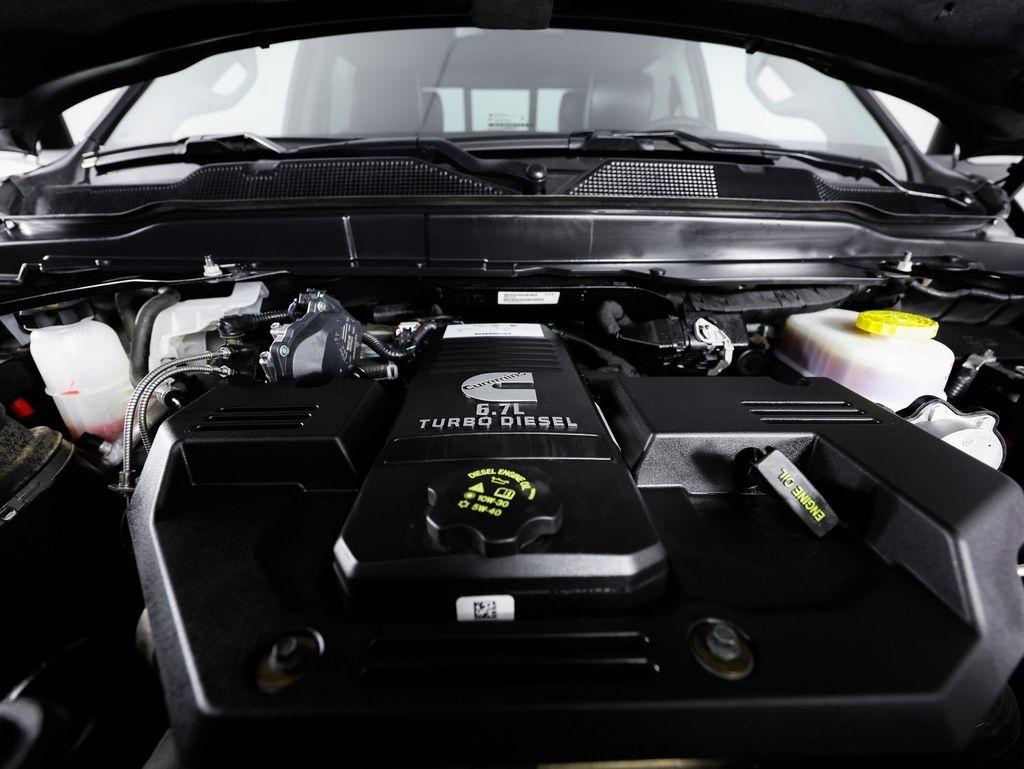 RAM 2500 Laramie 4x4 Crew Cab 6'4" Box 2024