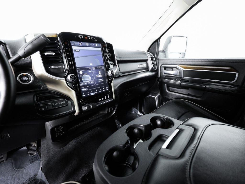 RAM 2500 Laramie 4x4 Crew Cab 6'4" Box 2024