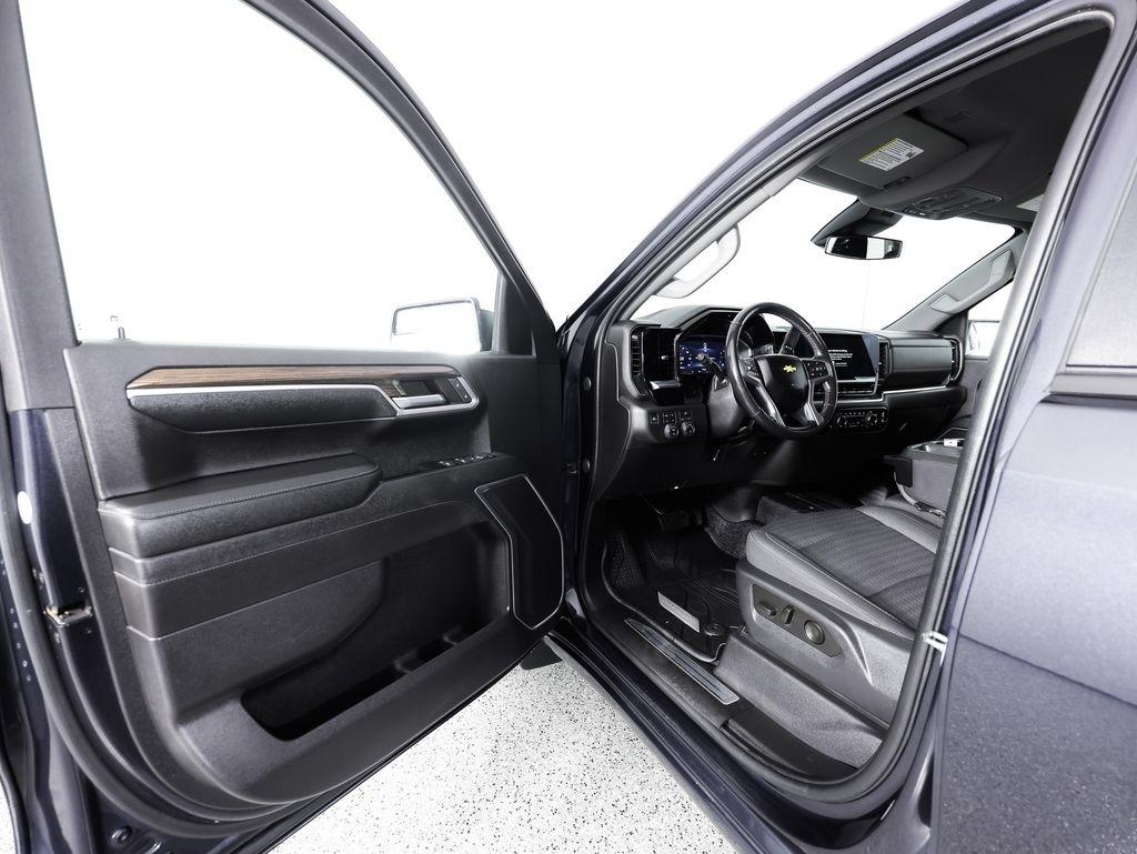 Chevrolet Silverado 1500 4WD Crew Cab 147" LT w/1LT 2022