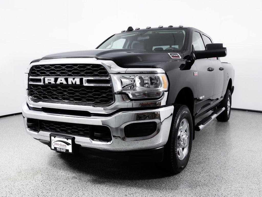 RAM 2500 Tradesman 4x4 Crew Cab 6'4" Box 2020