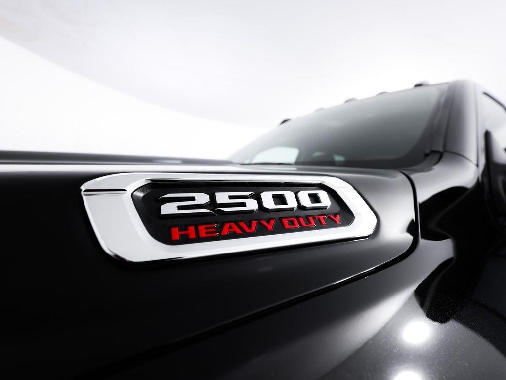 RAM 2500 Tradesman 4x4 Crew Cab 6'4" Box 2020
