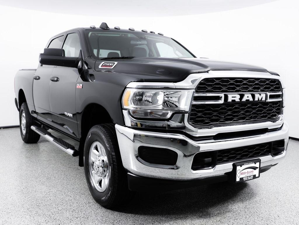 RAM 2500 Tradesman 4x4 Crew Cab 6'4" Box 2020