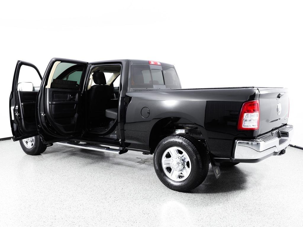 RAM 2500 Tradesman 4x4 Crew Cab 6'4" Box 2020