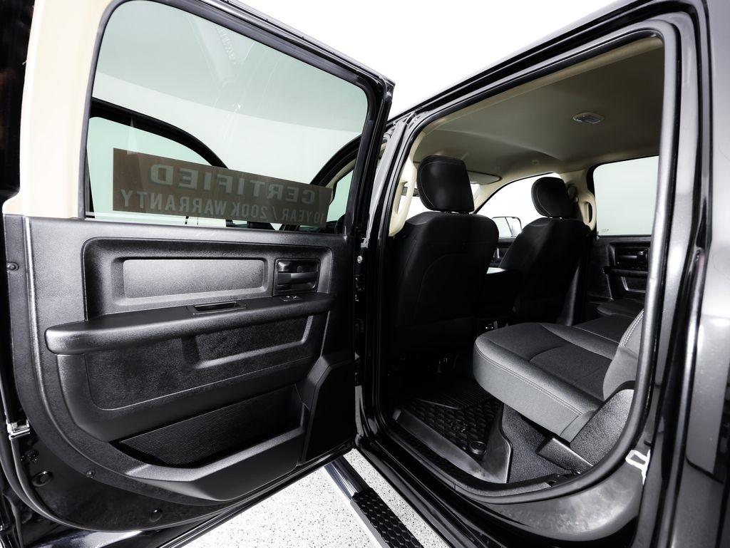 RAM 2500 Tradesman 4x4 Crew Cab 6'4" Box 2020