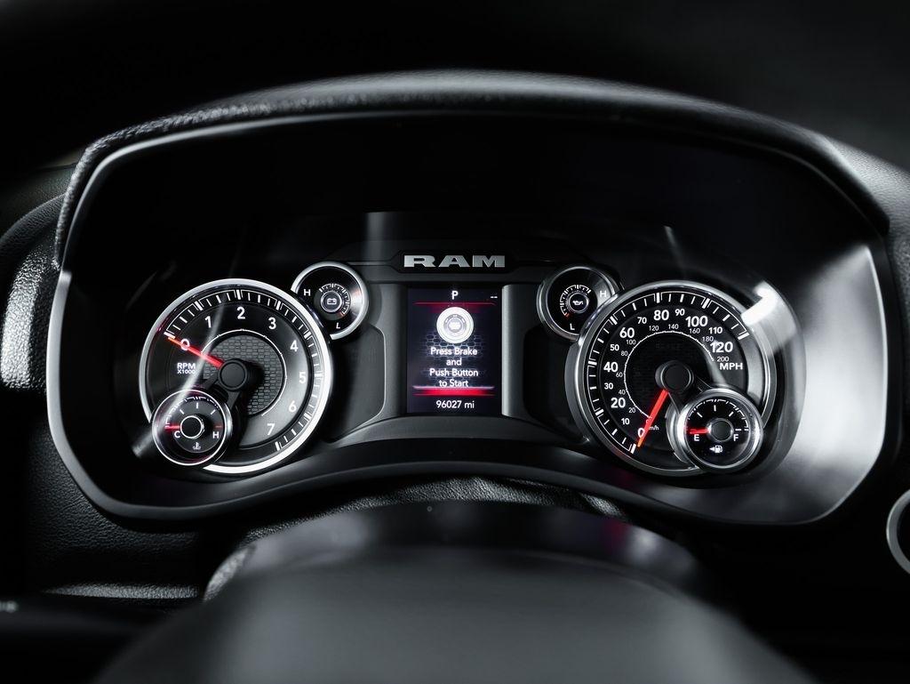 RAM 2500 Tradesman 4x4 Crew Cab 6'4" Box 2020