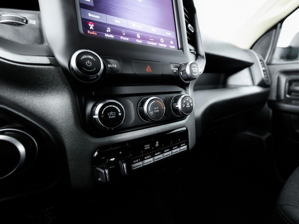 RAM 2500 Tradesman 4x4 Crew Cab 6'4" Box 2020