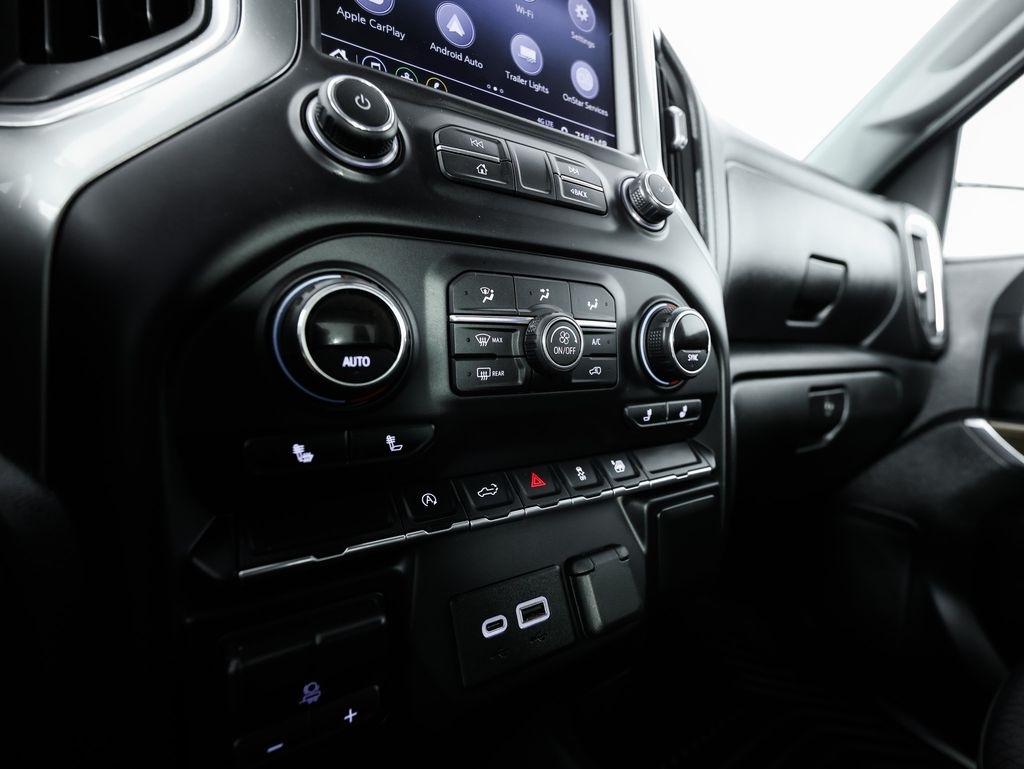 Chevrolet Silverado 1500 4WD Crew Cab 147" LT 2020