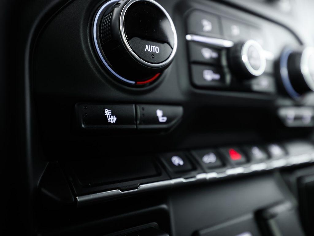 Chevrolet Silverado 1500 4WD Crew Cab 147" LT 2020