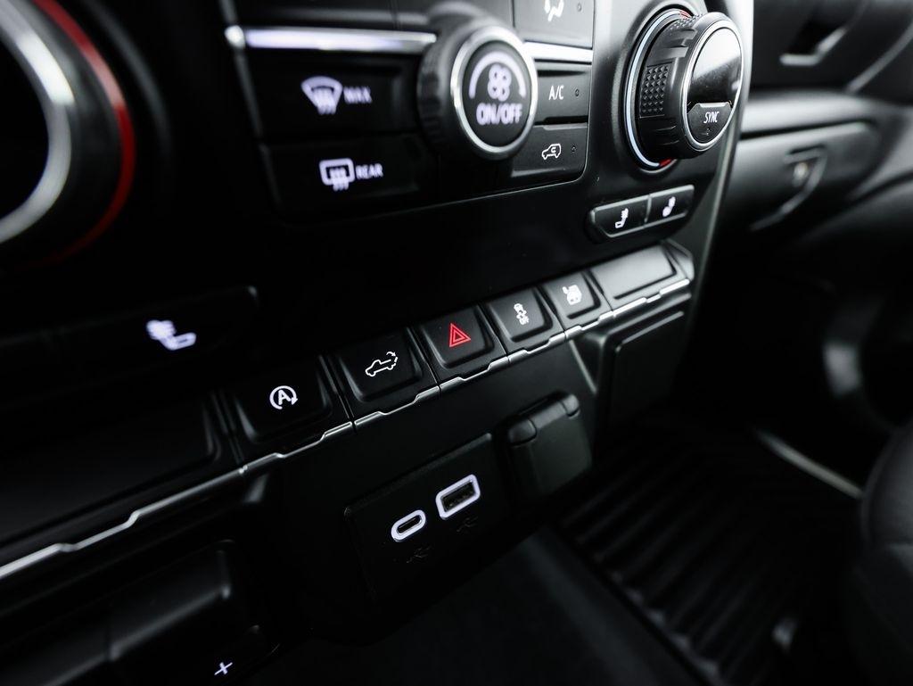 Chevrolet Silverado 1500 4WD Crew Cab 147" LT 2020