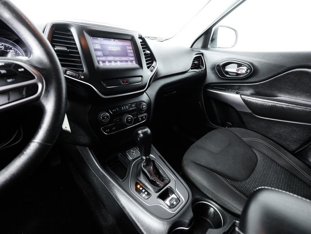 Jeep Cherokee Latitude FWD 2019