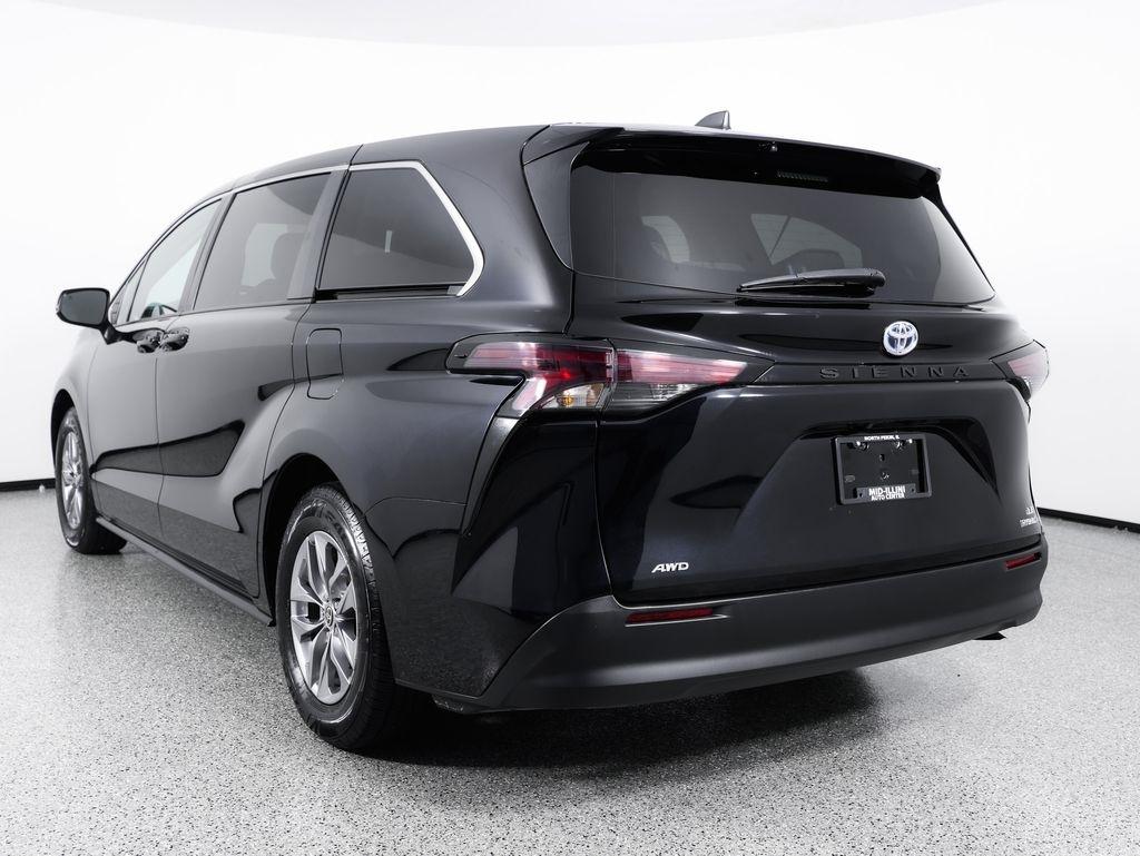 Toyota Sienna LE AWD 8-Passenger (Natl) 2023