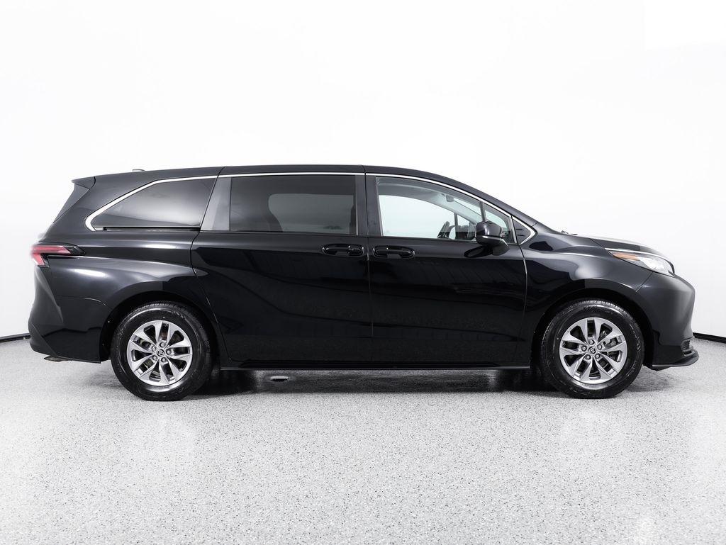 Toyota Sienna LE AWD 8-Passenger (Natl) 2023